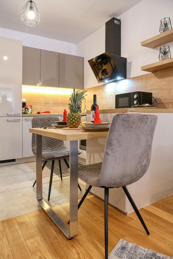 Apartments Luna With Free Parking ซาดาร์ ภายนอก รูปภาพ